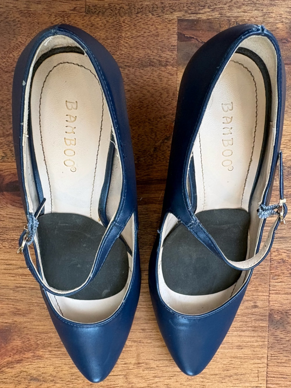 Navy blue Mary Jane pump from the brand Bamboo. Size 7 - Picture 7 of 10